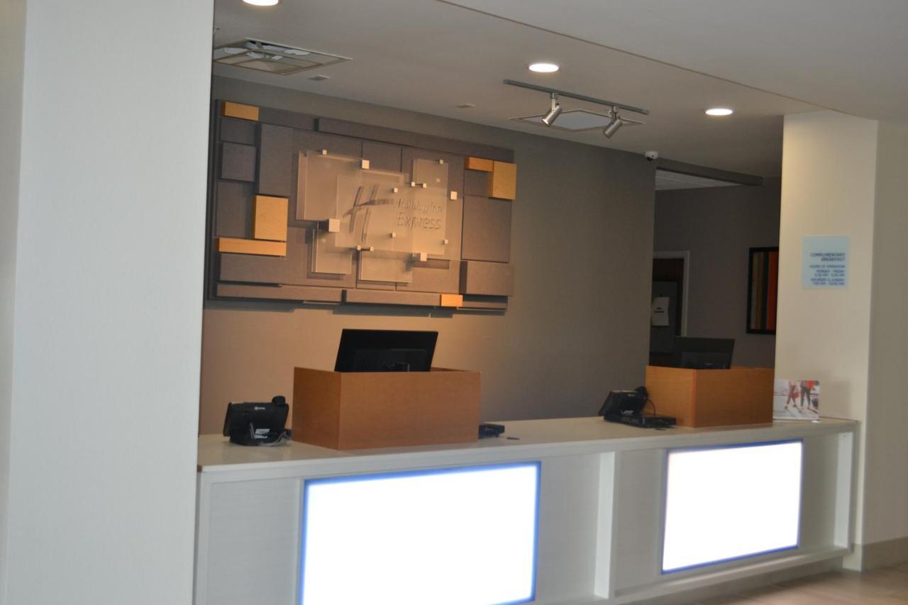 Holiday Inn Express Tallahassee-University Central By Ihg Exterior foto